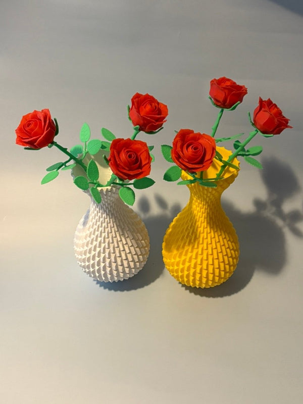 Vase med takket mønster