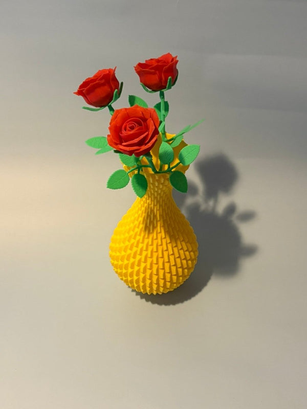 Vase med takket mønster