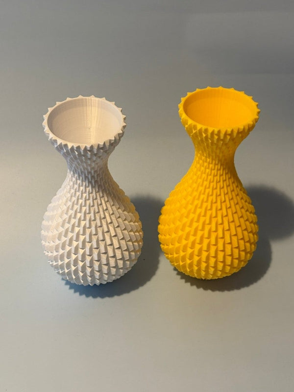 Vase med takket mønster