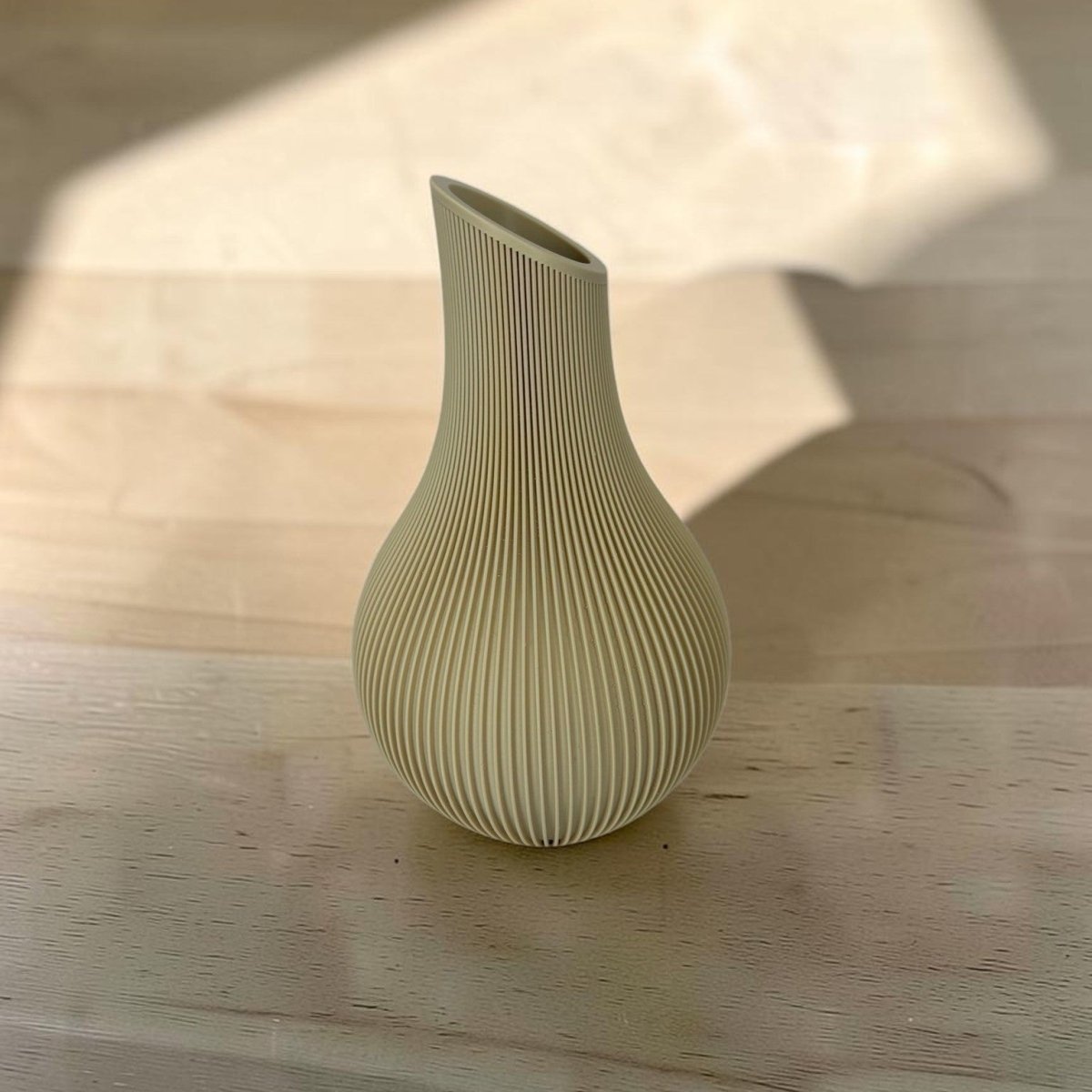 Shizu Vase