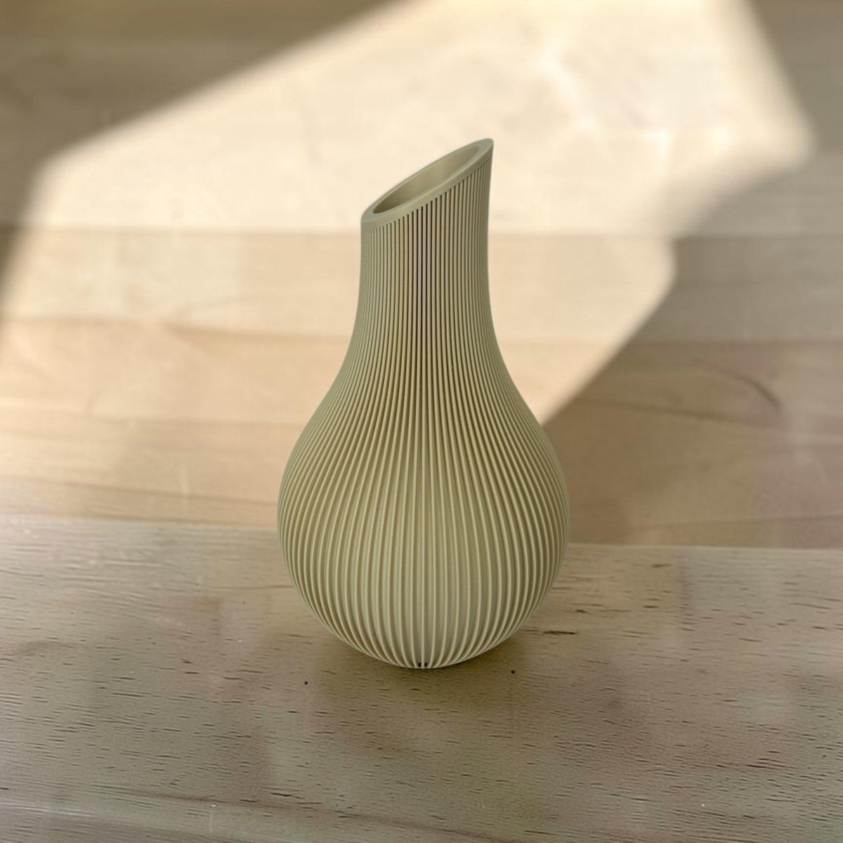 Shizu Vase